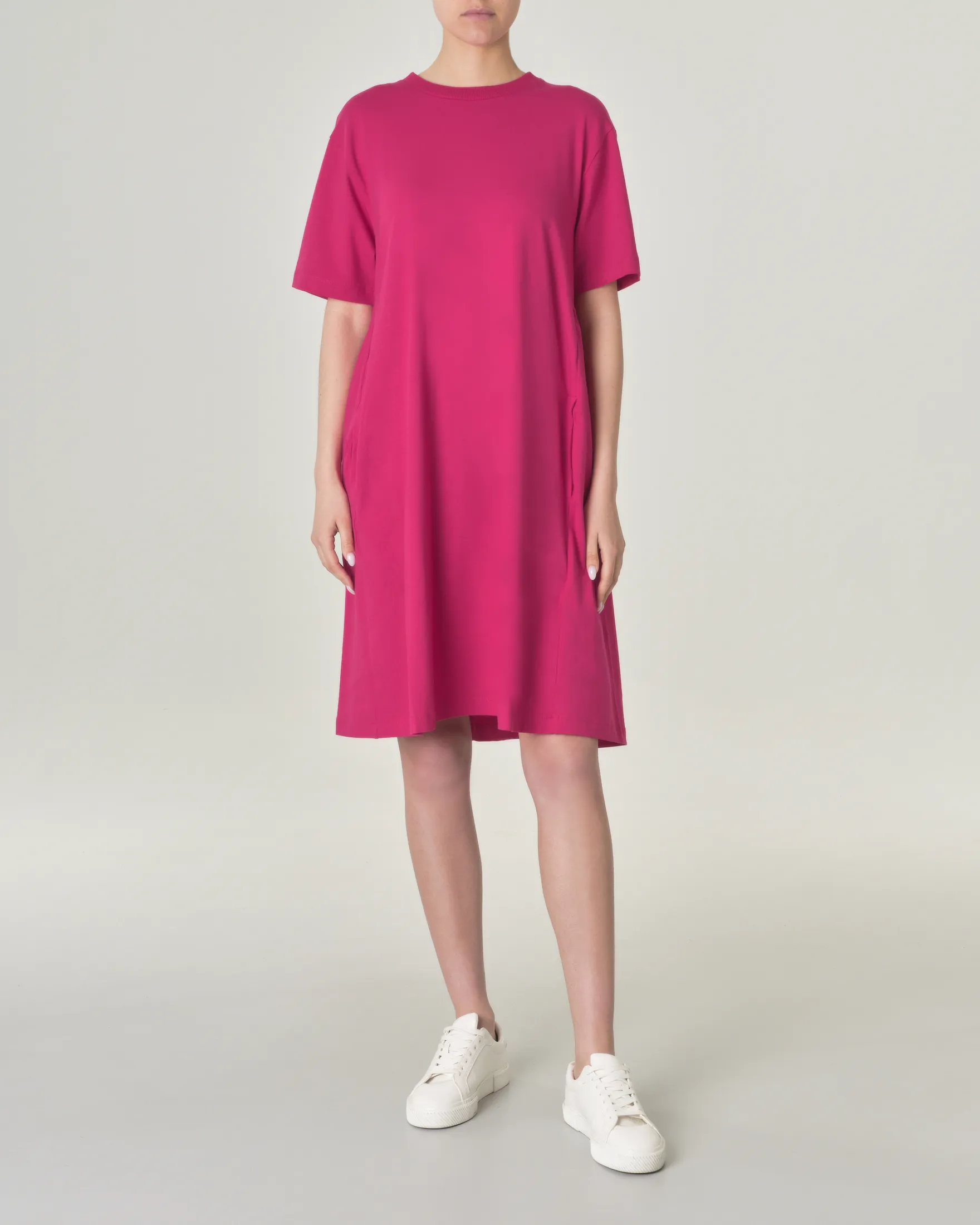 Abito corto fucsia in jersey di cotone stretch con pieghe sul retro e maniche corte