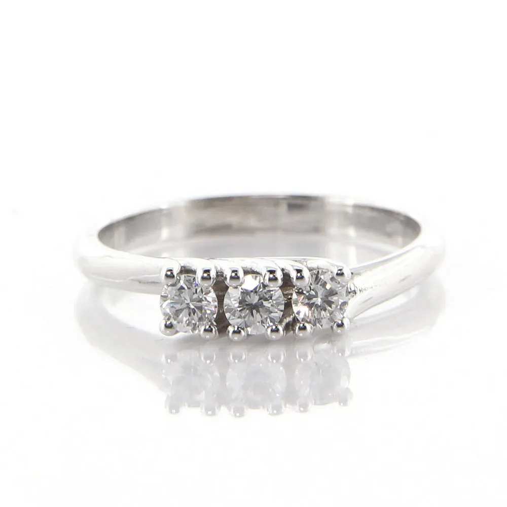 Anello Trilogy in Oro Bianco con Diamanti