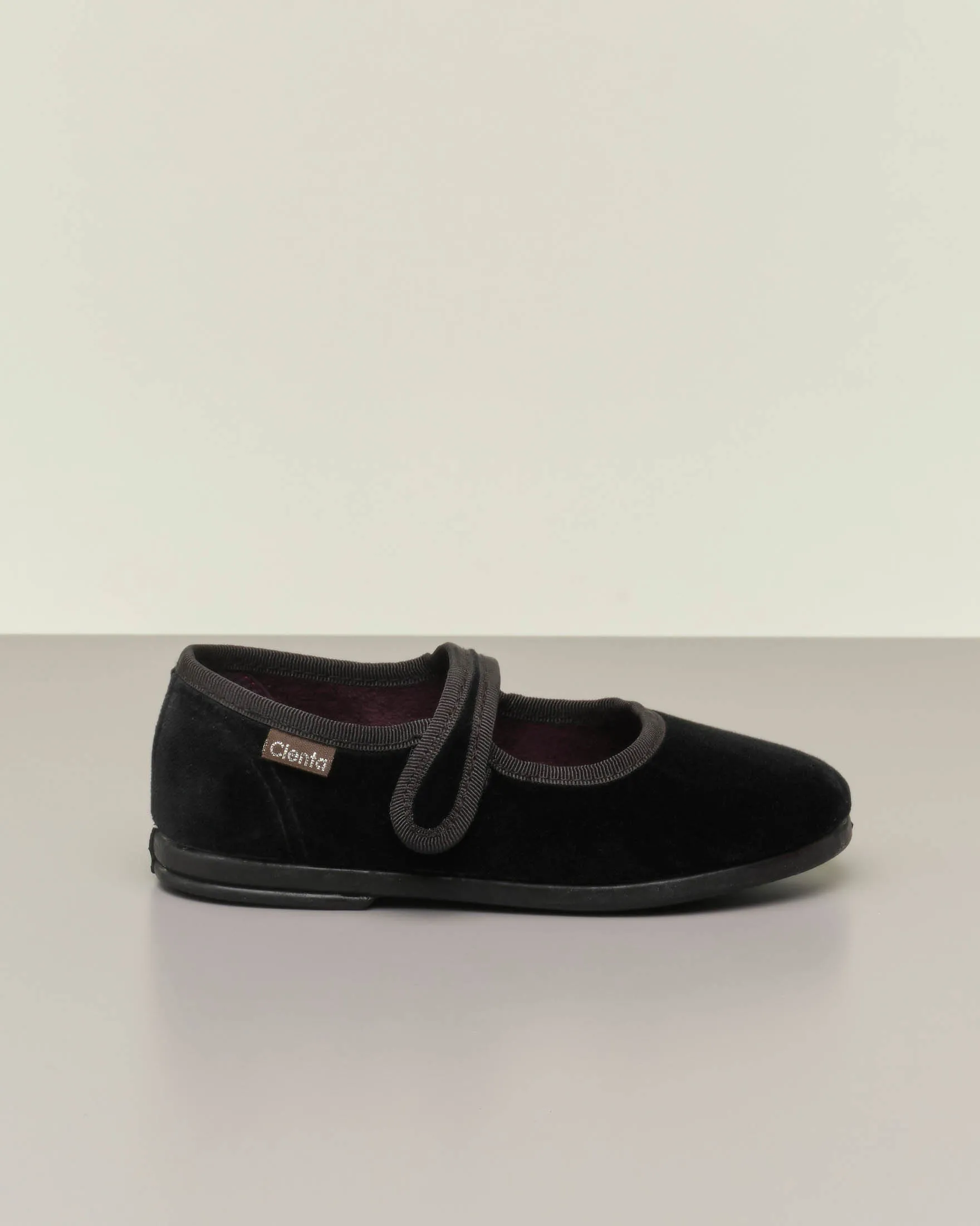 Ballerine in velluto nero con cinturino 31-33