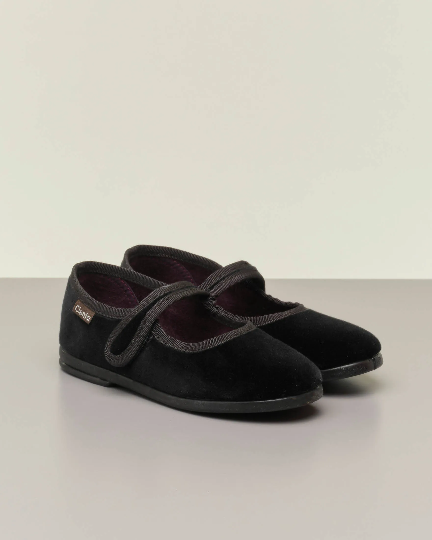 Ballerine in velluto nero con cinturino 31-33