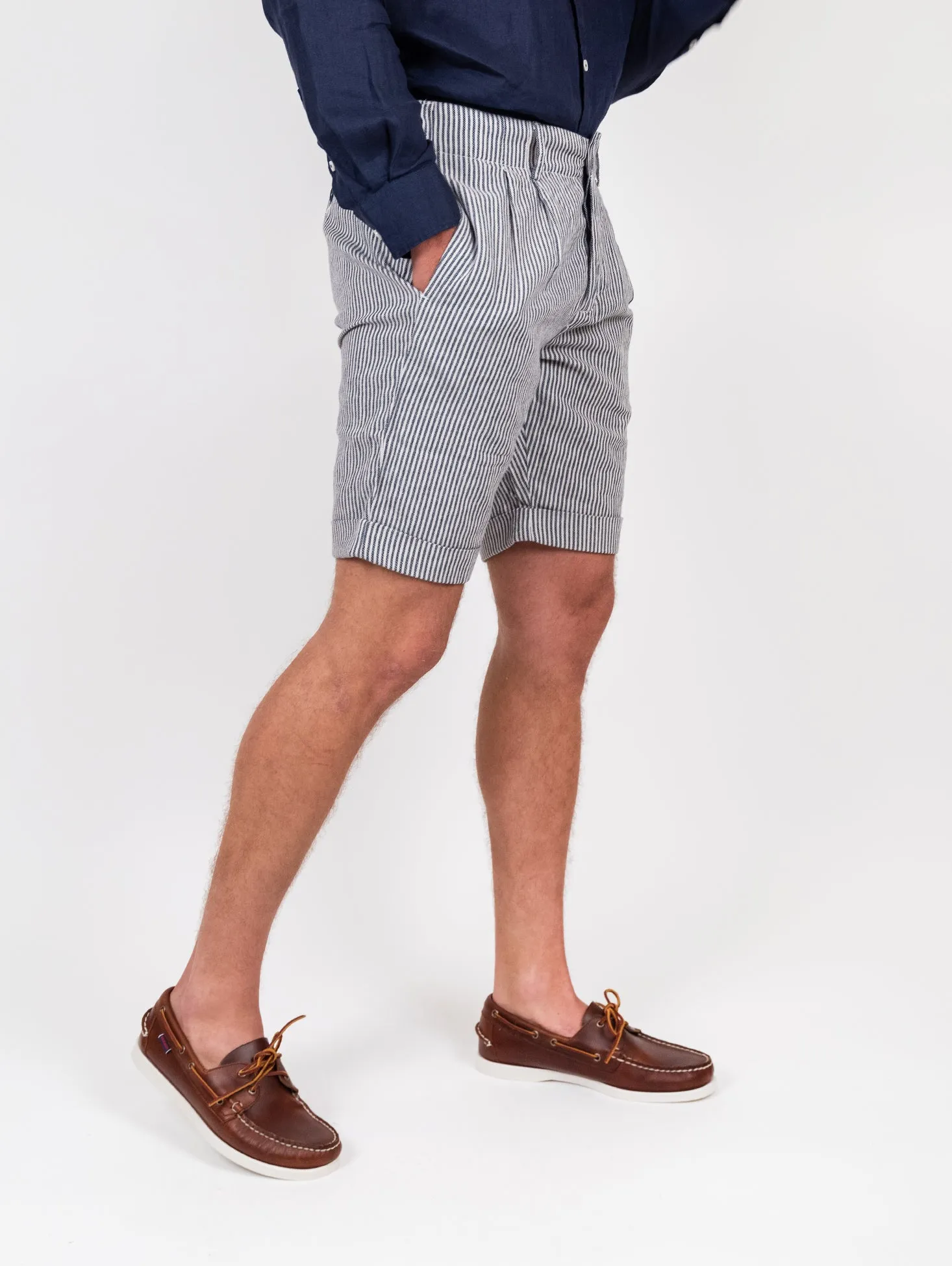Bermuda a righe blu in misto lino e cotone