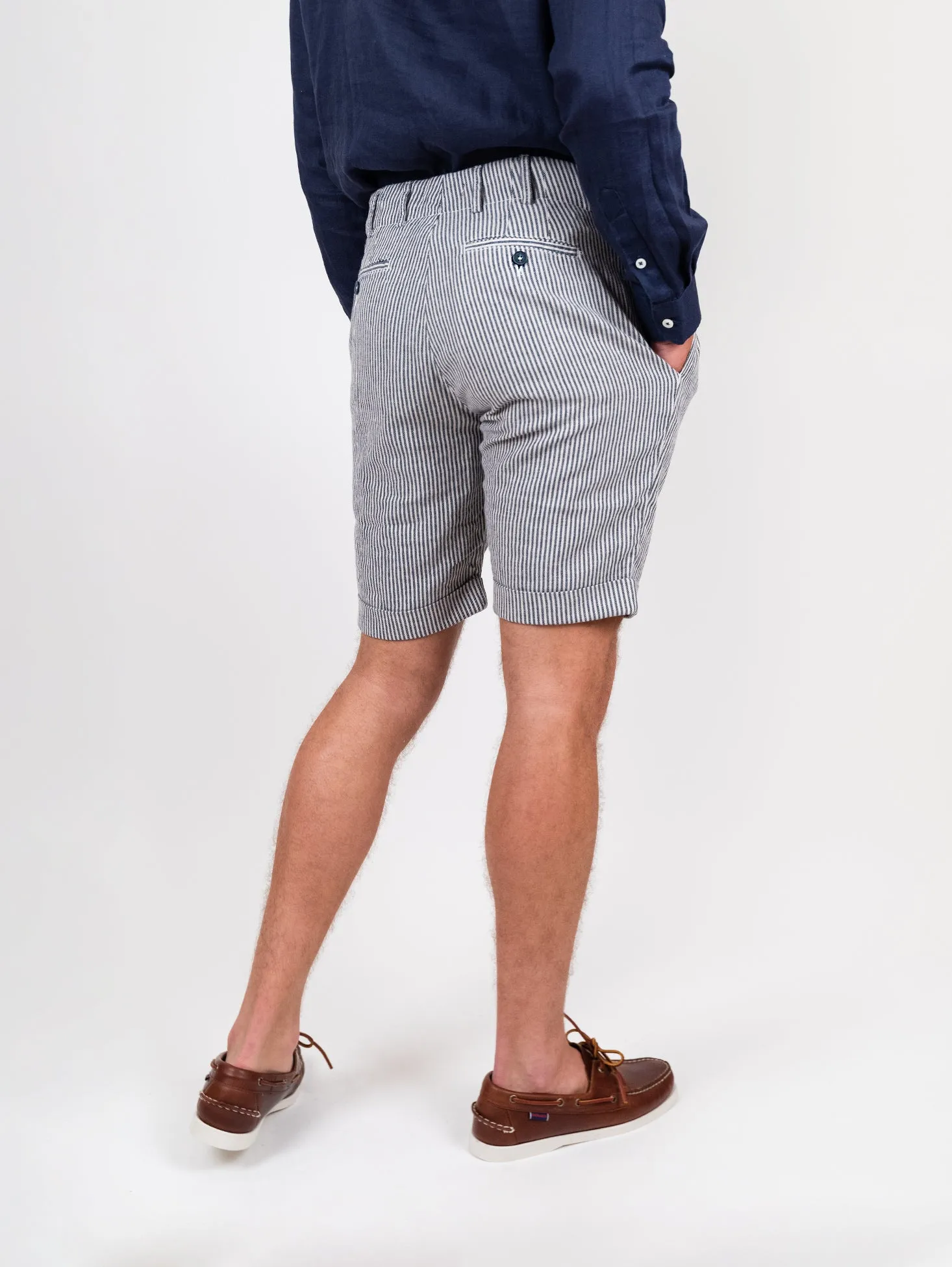Bermuda a righe blu in misto lino e cotone