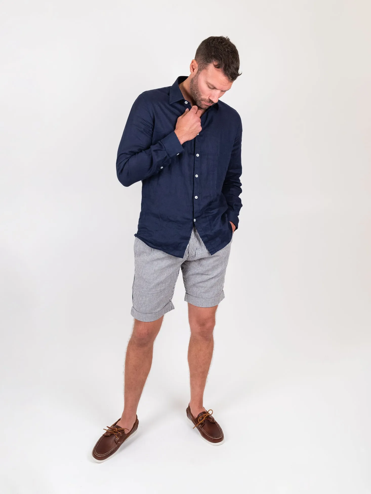 Bermuda a righe blu in misto lino e cotone