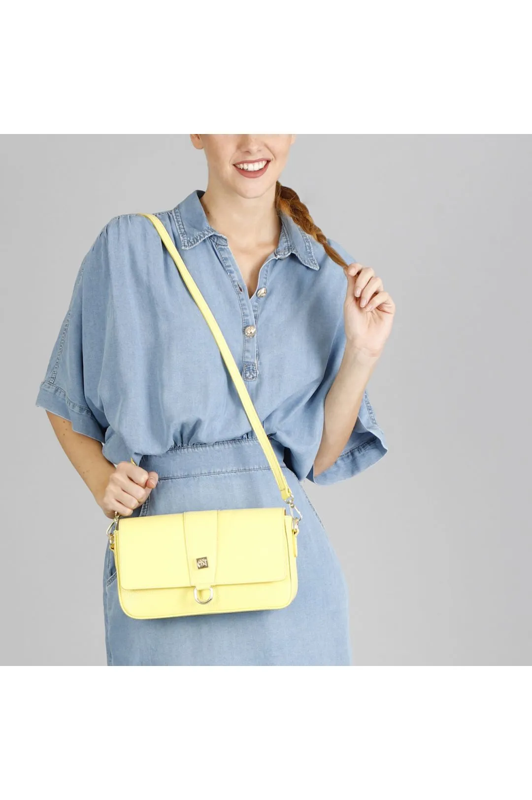 borsa a spalla in pelle con borchia quadrata cafènoir limone