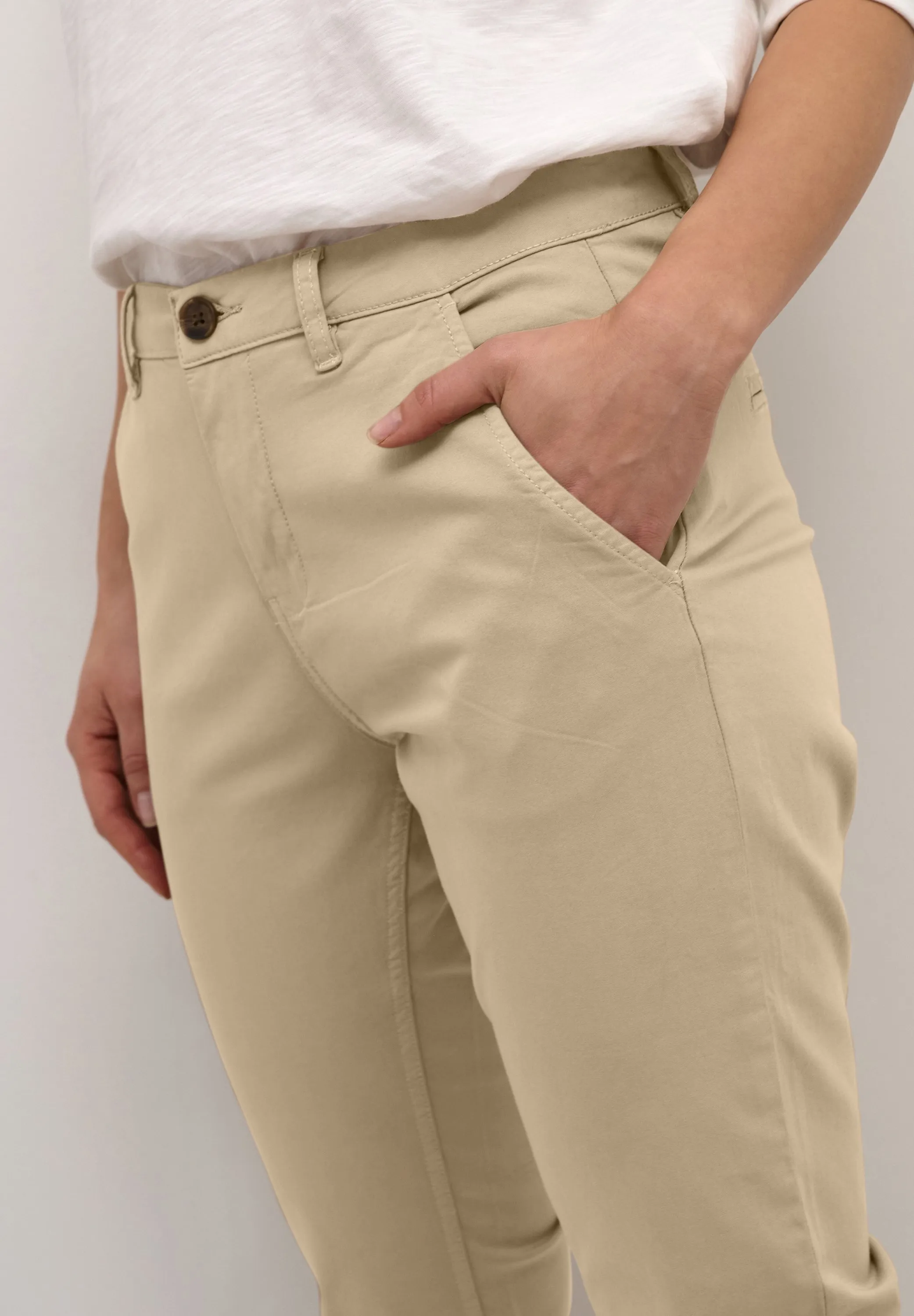 BRITA CAPRI - Shorts