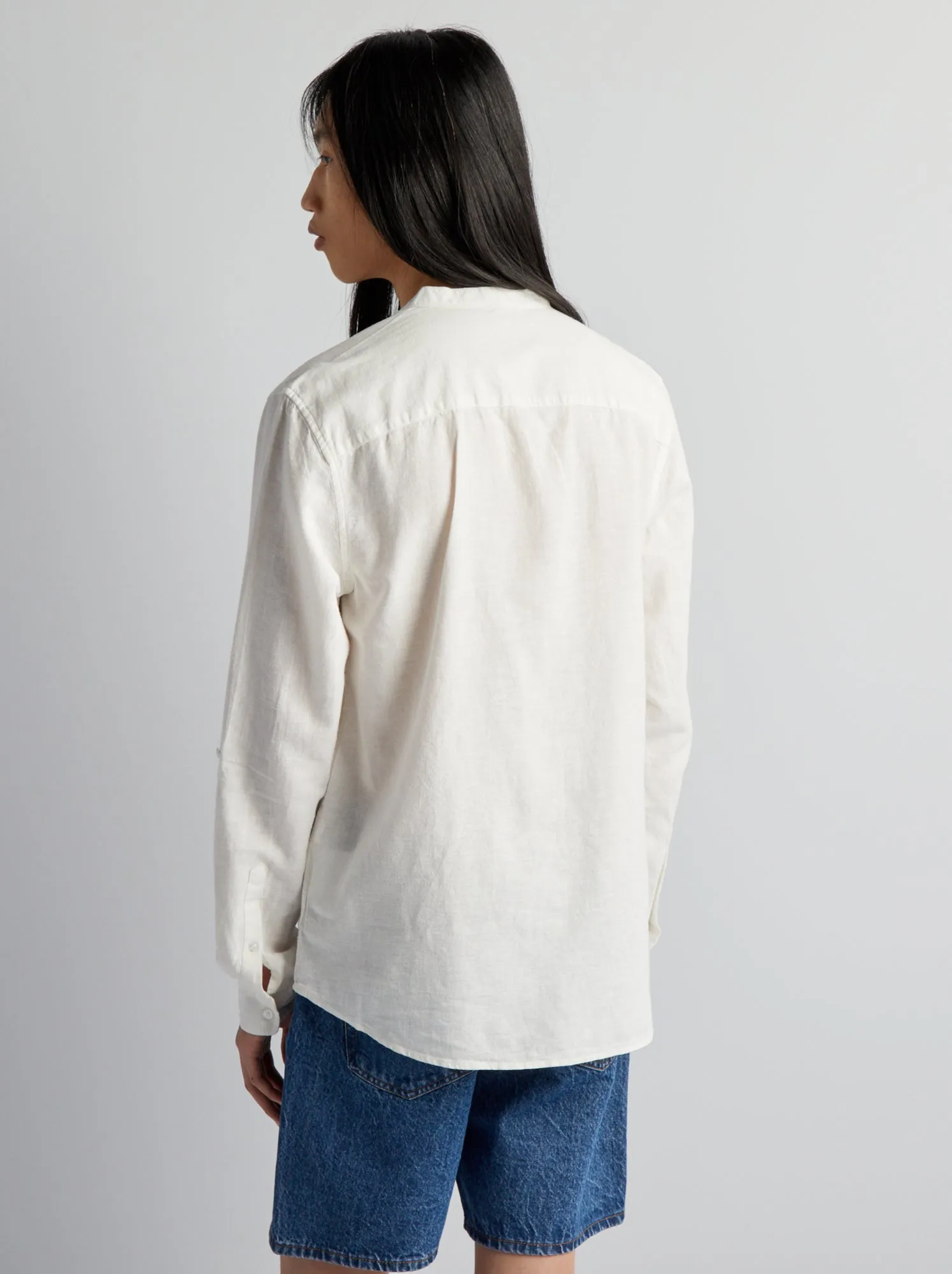 Camicia con collo alla coreana tinta unita - BIANCO