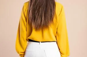 Camicia elegante con scollo rotondo, senape