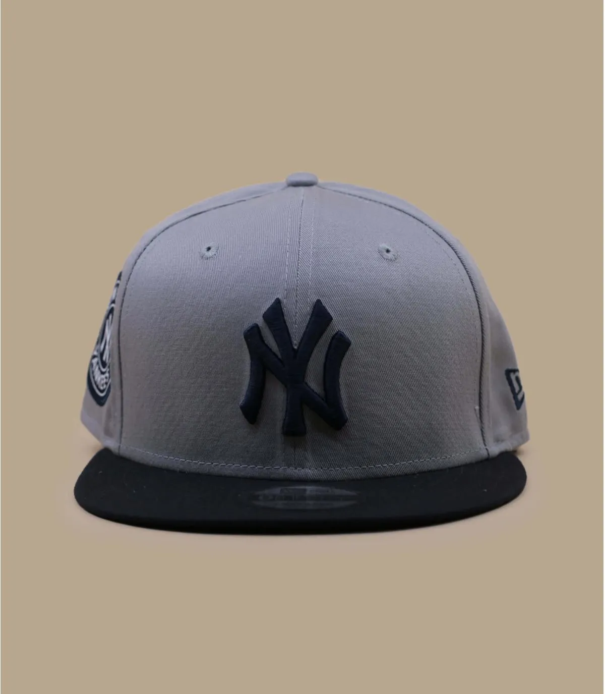 Cappello snapback grigio di NYCappellno Contrast Side Patch 9Fifty NY Yankees     