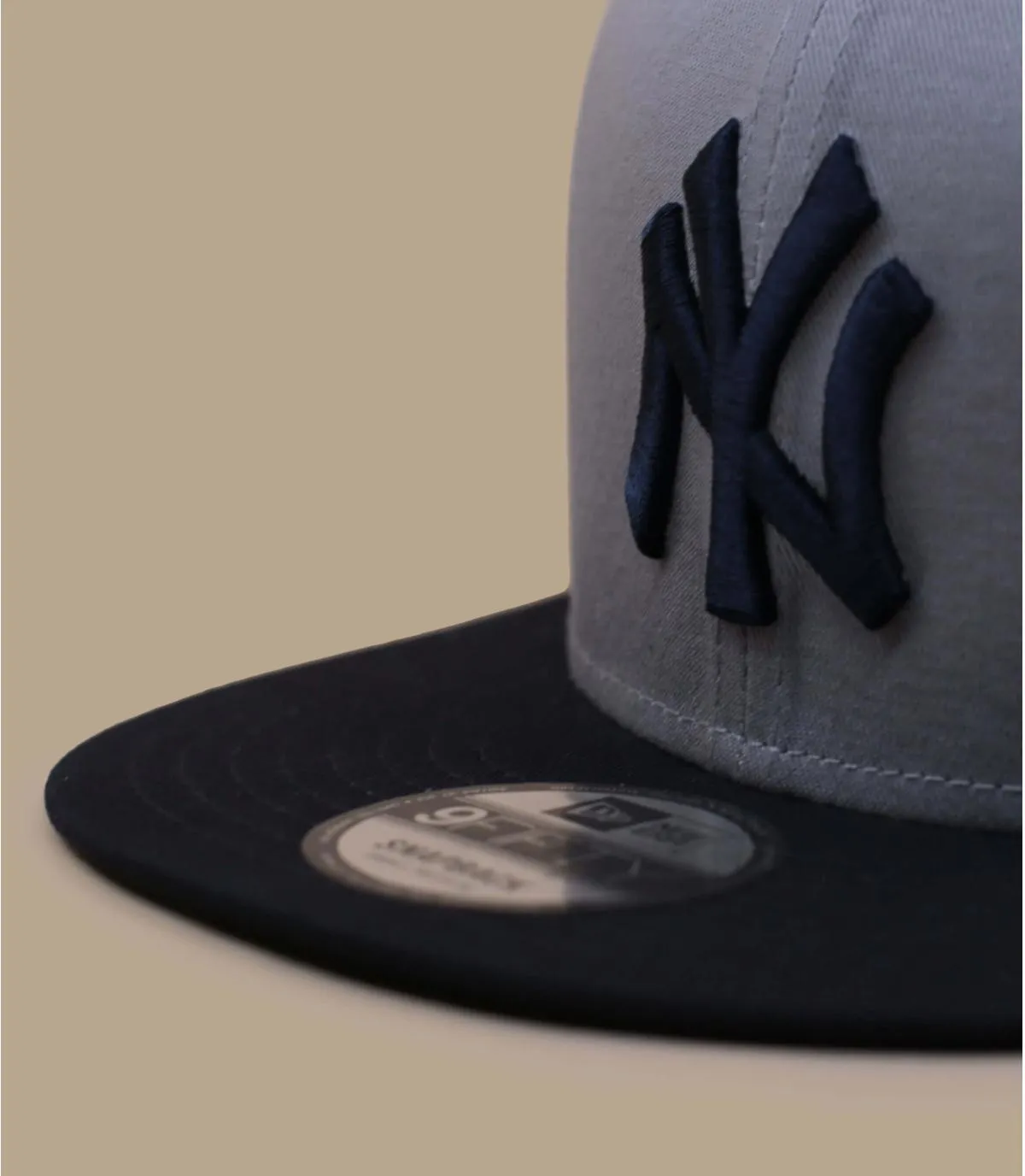 Cappello snapback grigio di NYCappellno Contrast Side Patch 9Fifty NY Yankees     