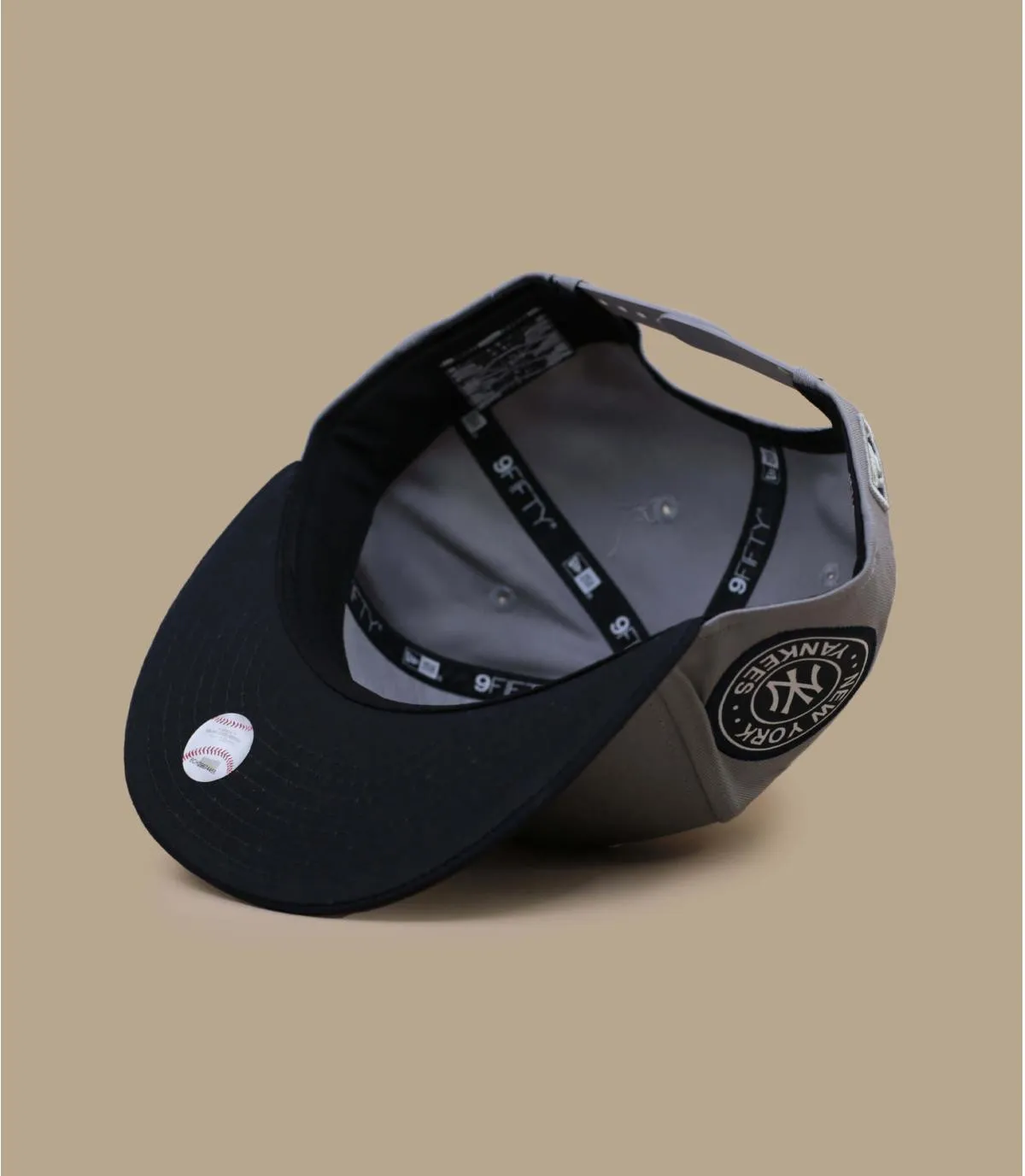 Cappello snapback grigio di NYCappellno Contrast Side Patch 9Fifty NY Yankees     