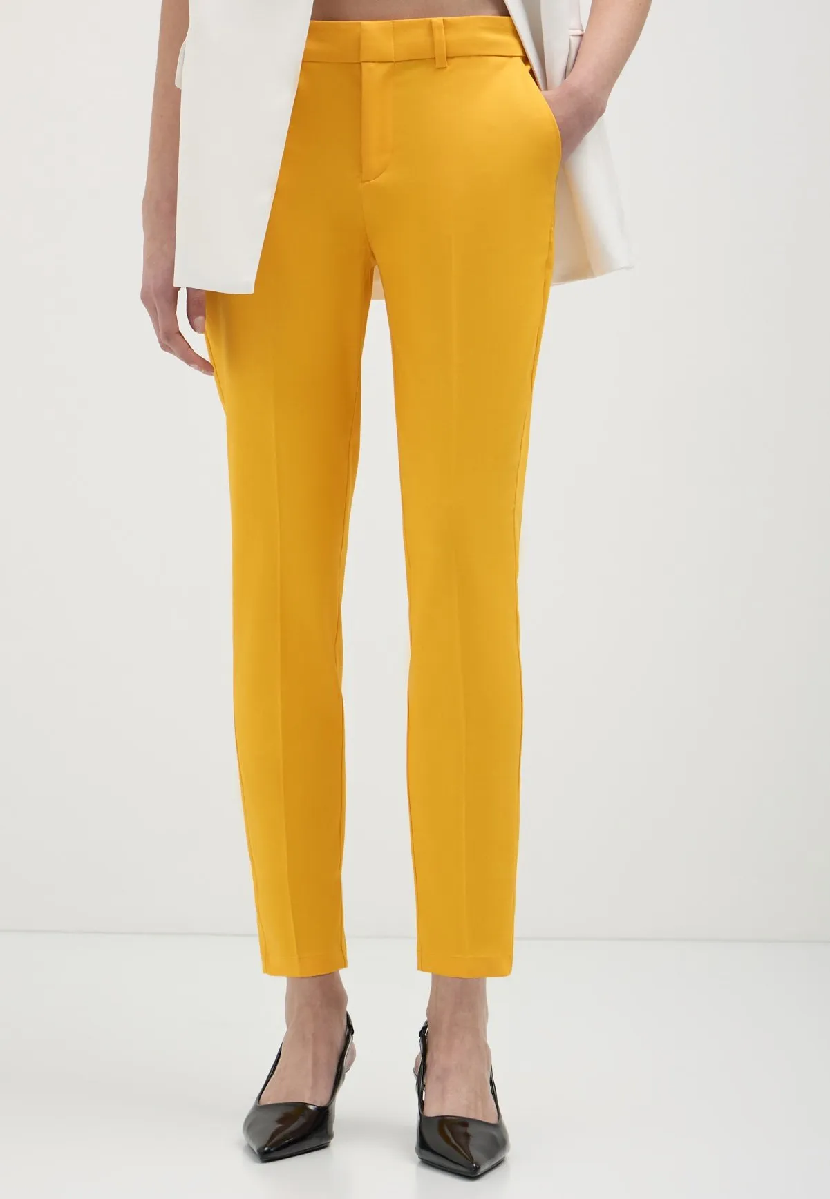 CAPRI IN - Chino