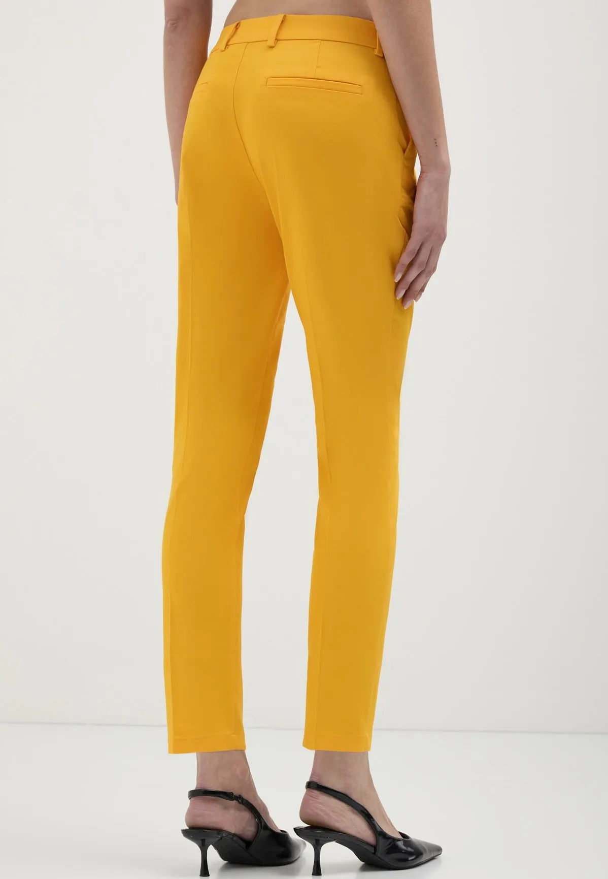 CAPRI IN - Chino