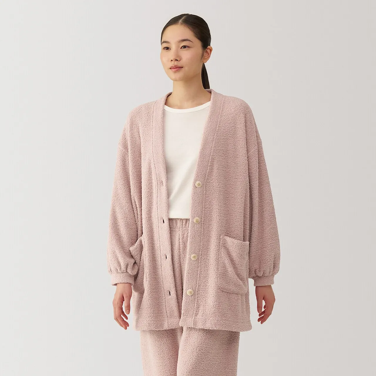 Cardigan in pile lavorato a maglia liscia da donna