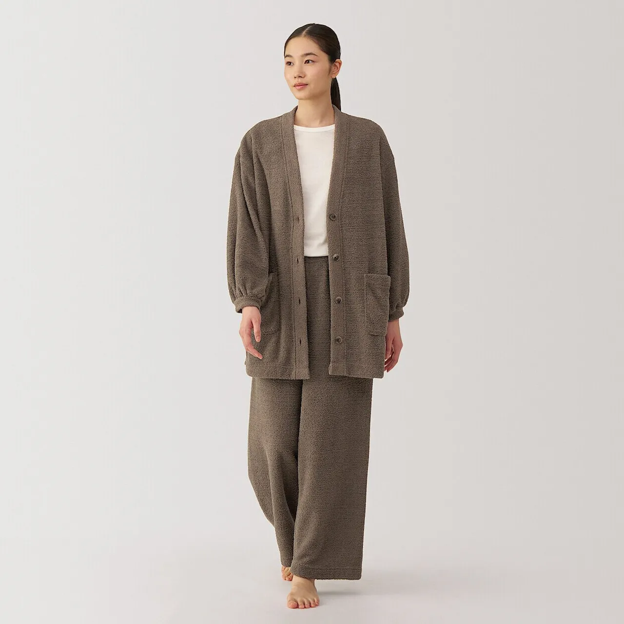 Cardigan in pile lavorato a maglia liscia da donna