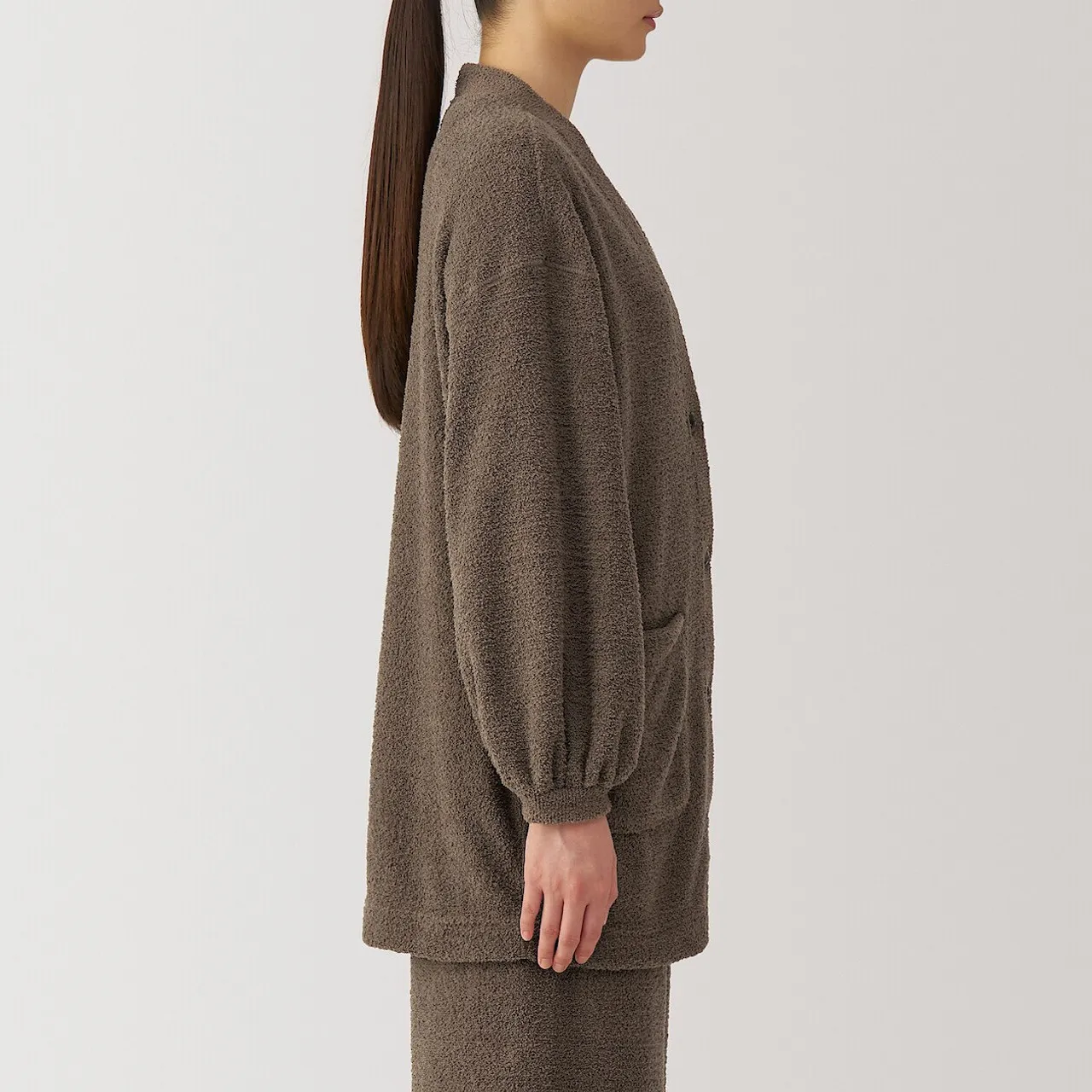 Cardigan in pile lavorato a maglia liscia da donna