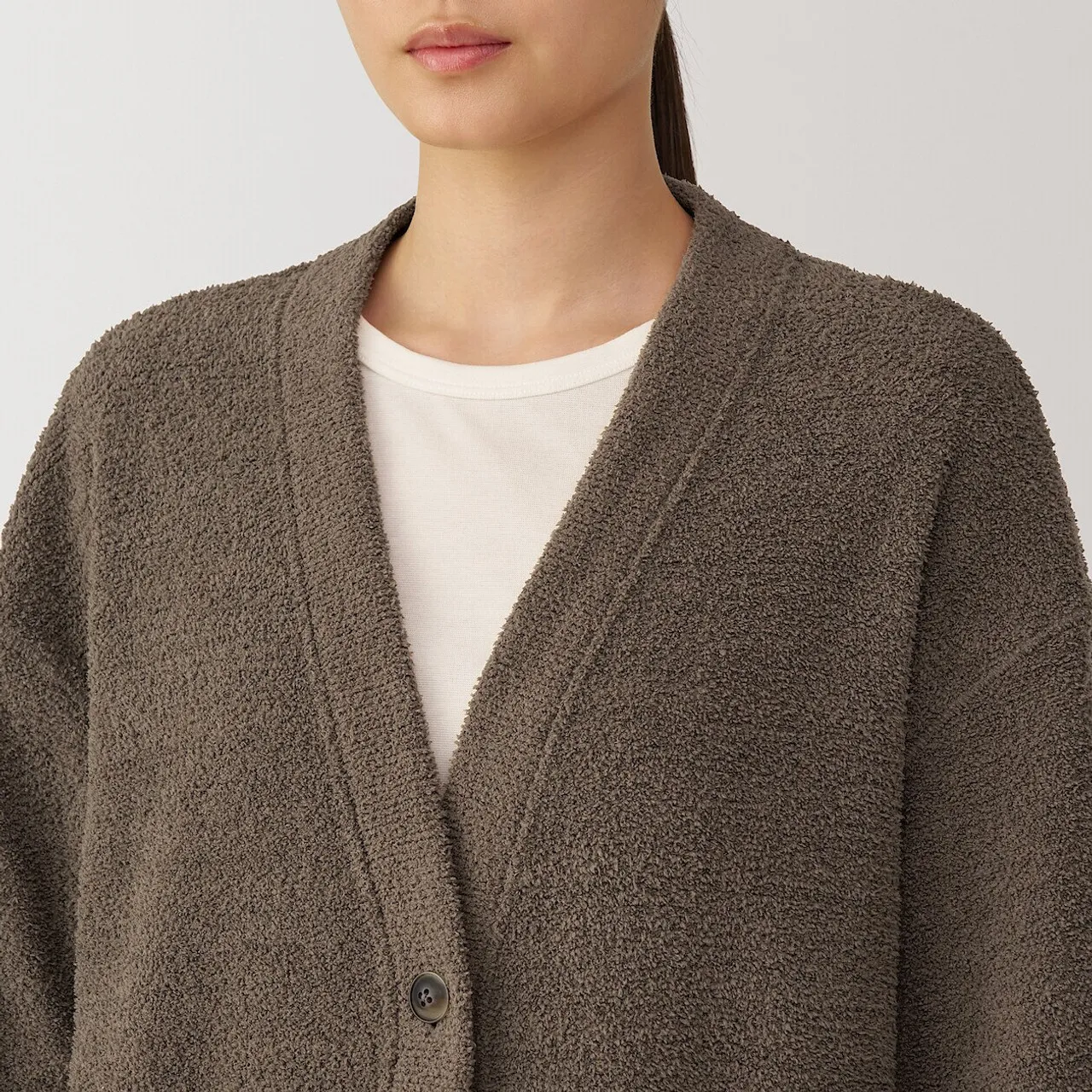 Cardigan in pile lavorato a maglia liscia da donna