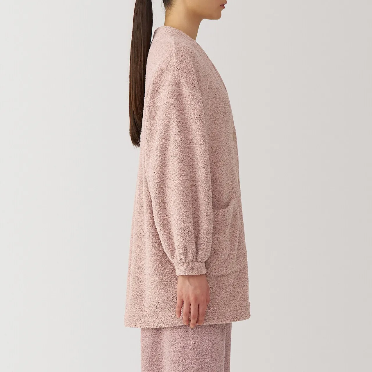 Cardigan in pile lavorato a maglia liscia da donna