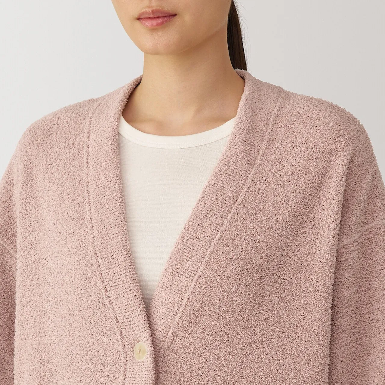 Cardigan in pile lavorato a maglia liscia da donna