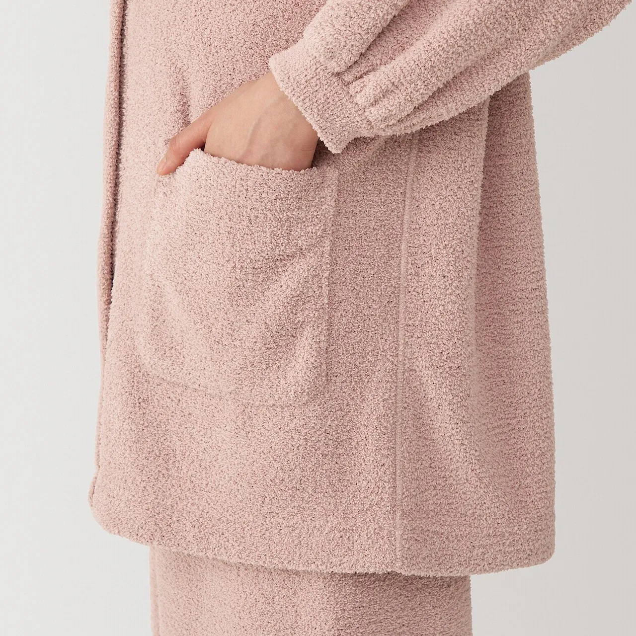 Cardigan in pile lavorato a maglia liscia da donna