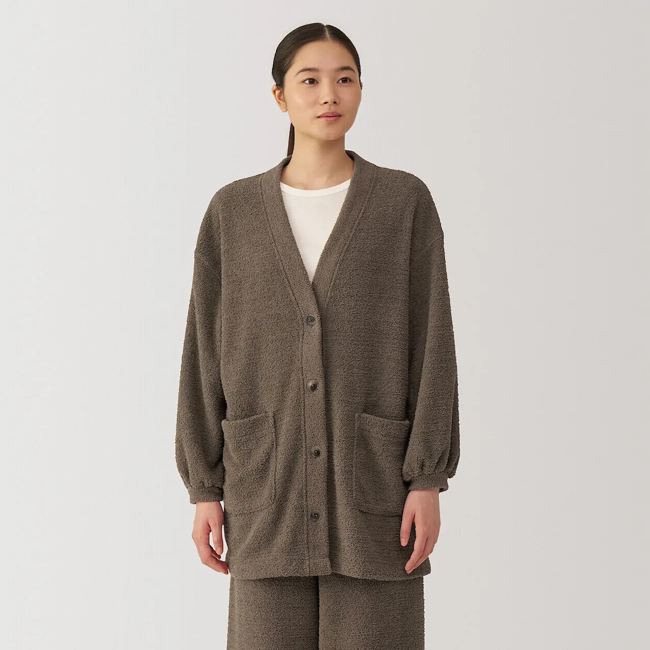 Cardigan in pile lavorato a maglia liscia da donna