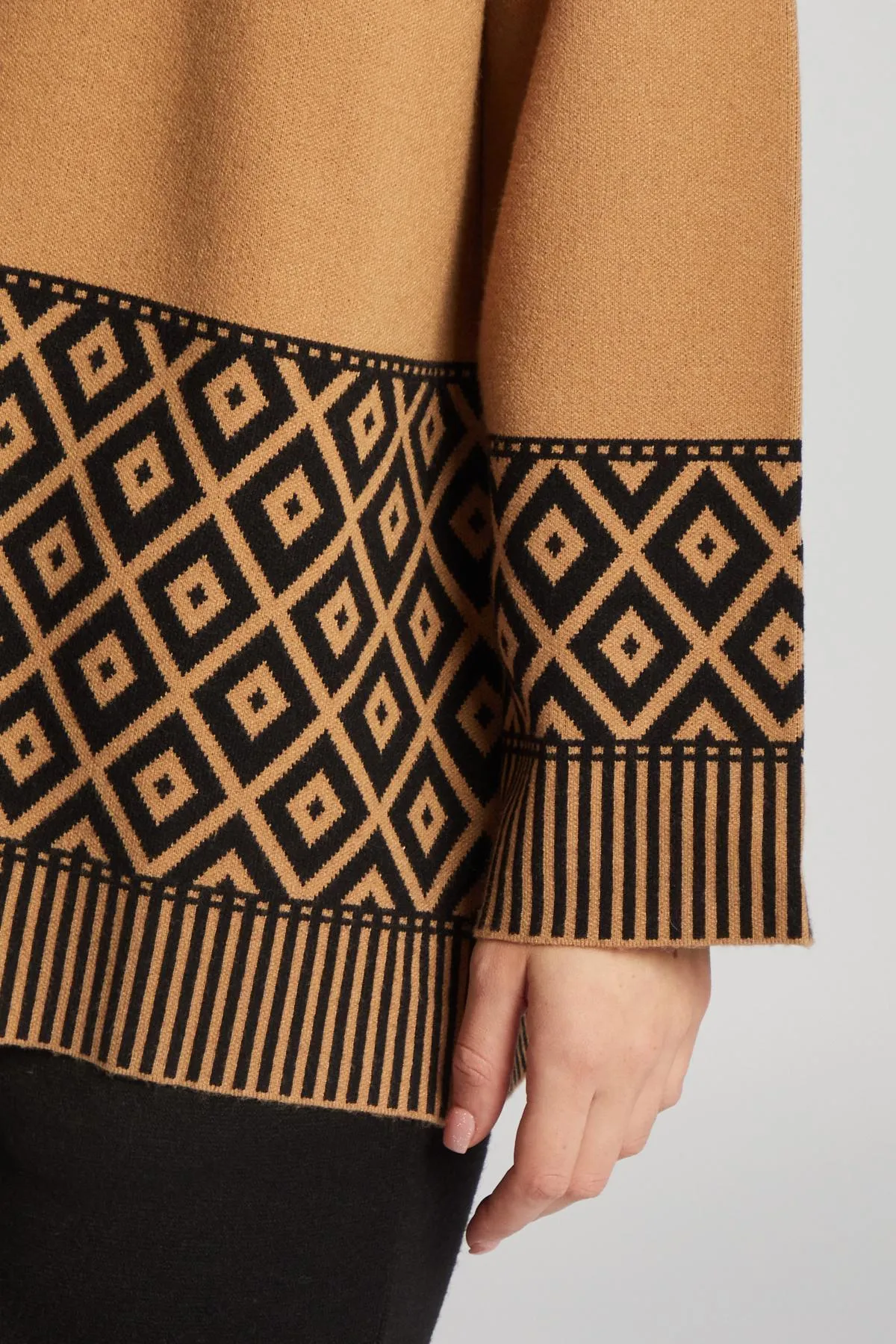 Cardigan jacquard geometrico CAMMELLO