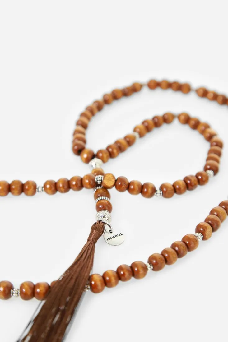 Collana con pietre colorate e nappa pendente