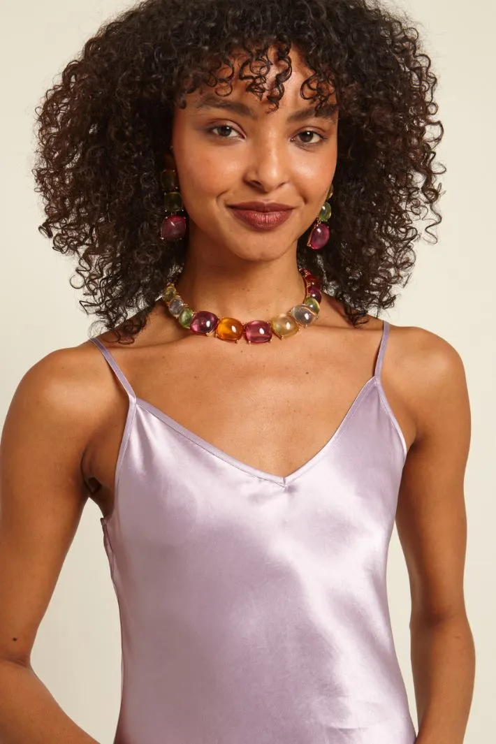 Collana con pietre in resina