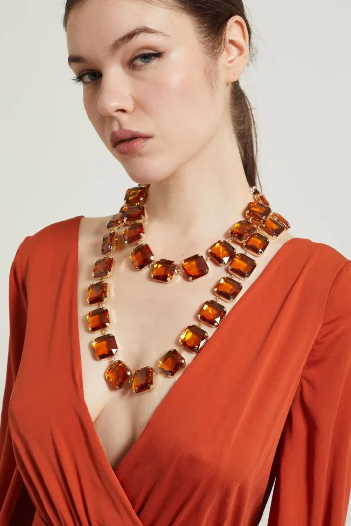 Collana lunga con macro strass