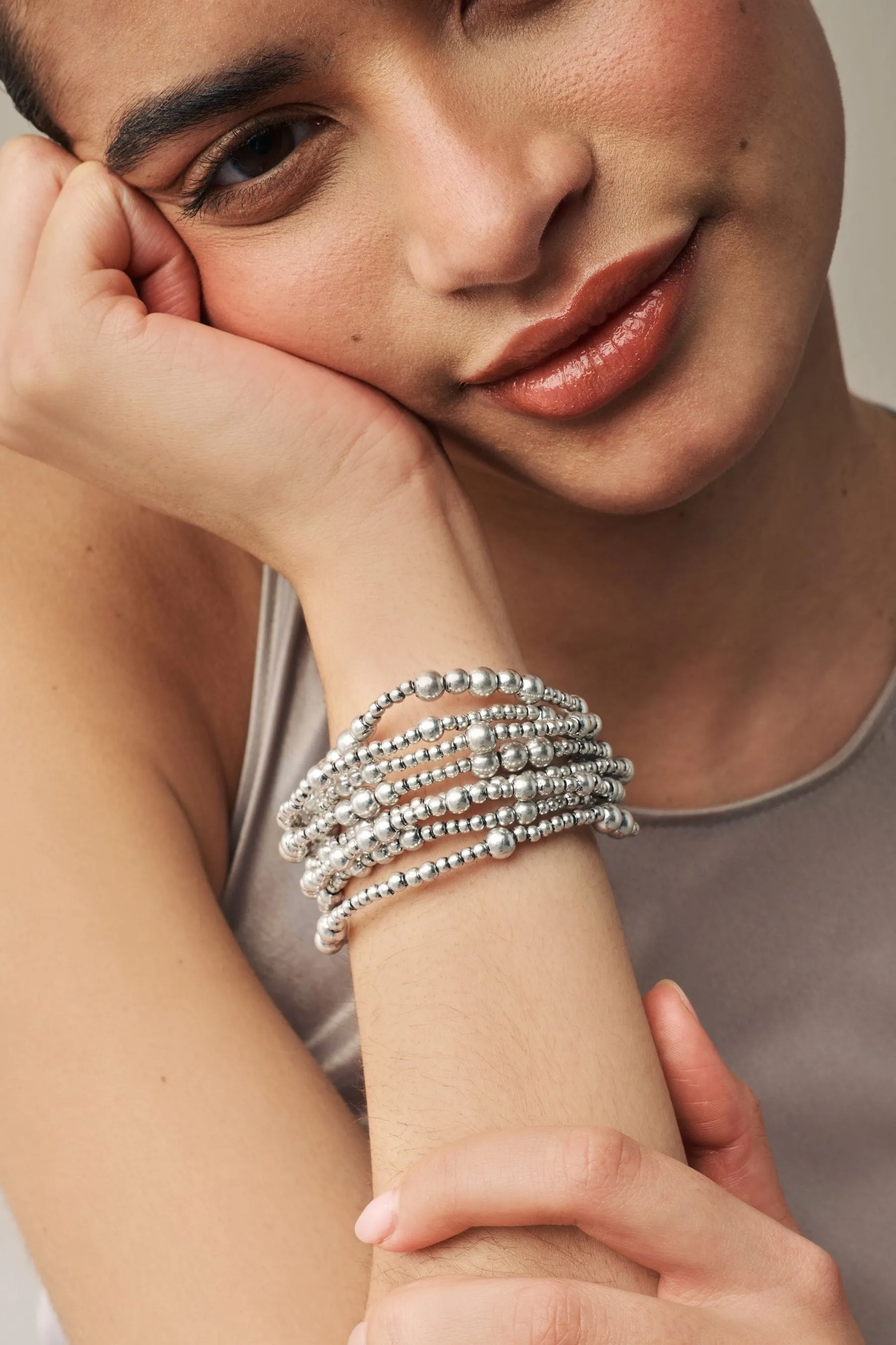 Colore argento  - Braccialetto con perline multifilo