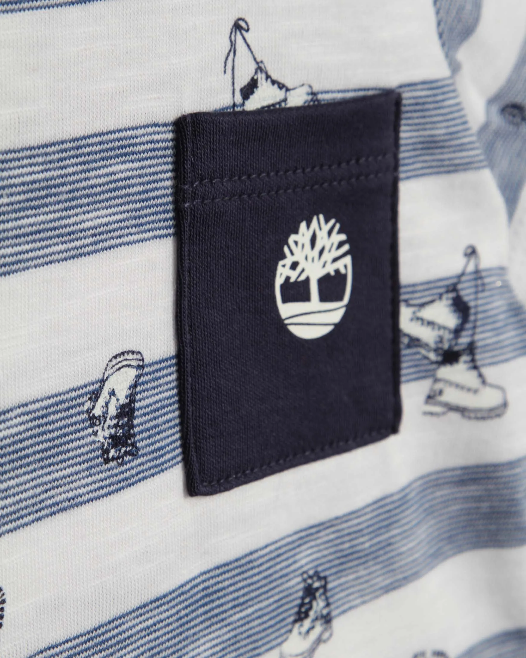 Completo composto da t-shirt fantasia con stampa e short abbinati 9-18 mesi