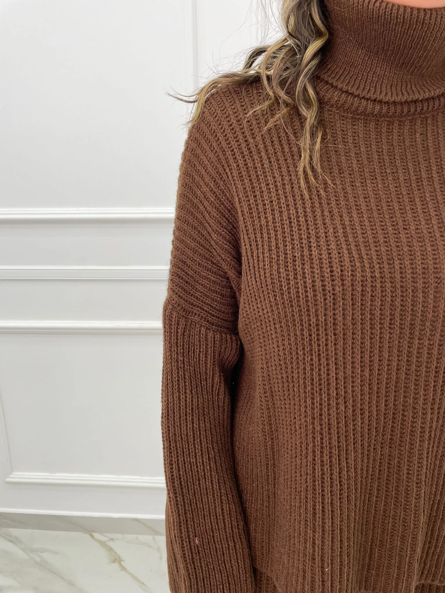 Coordinato in simil lana con maglia over e pantalone a zampa