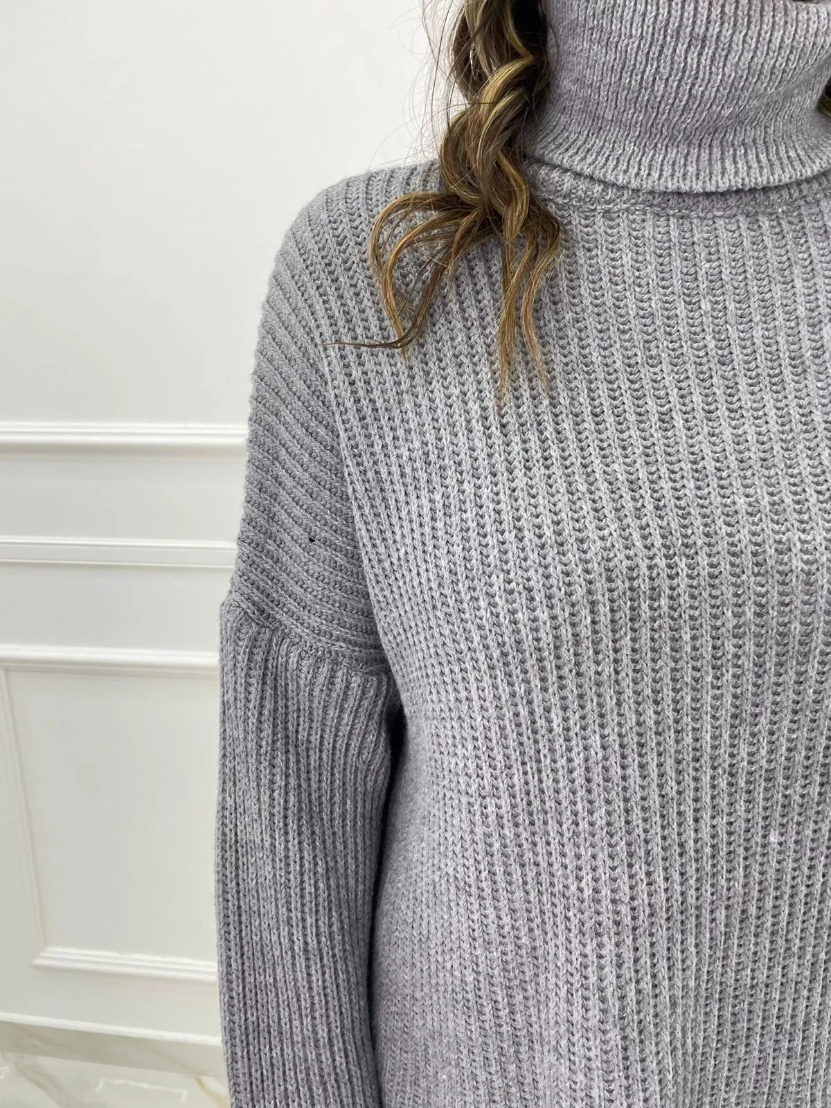 Coordinato in simil lana con maglia over e pantalone a zampa