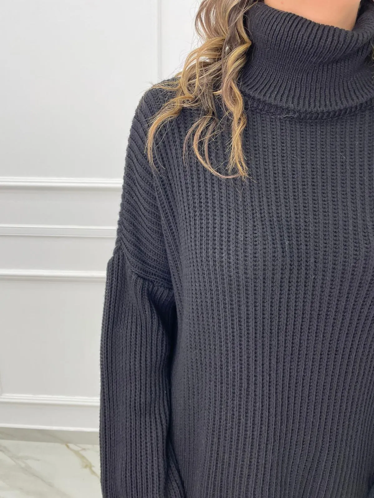 Coordinato in simil lana con maglia over e pantalone a zampa
