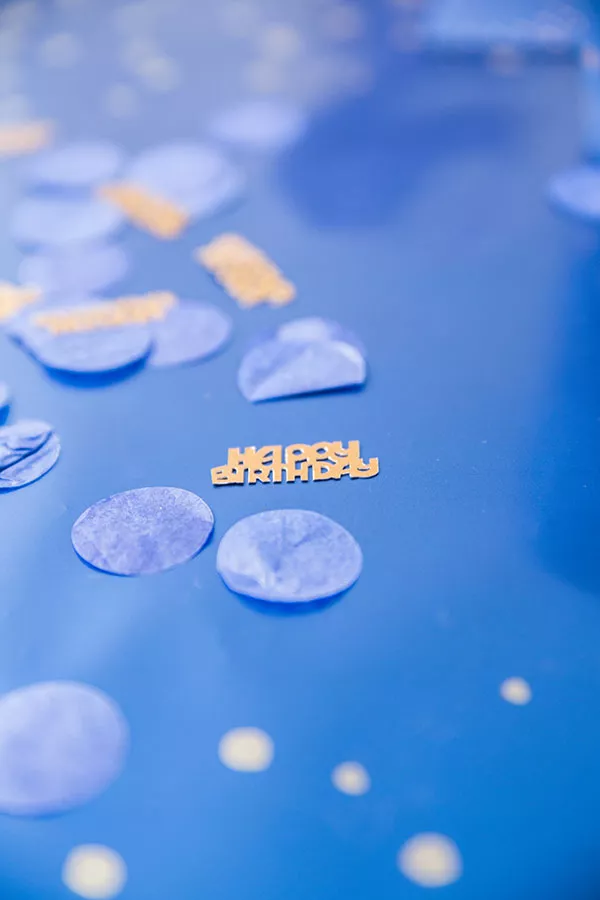 Coriandoli 30° compleanno blu e oro 25g