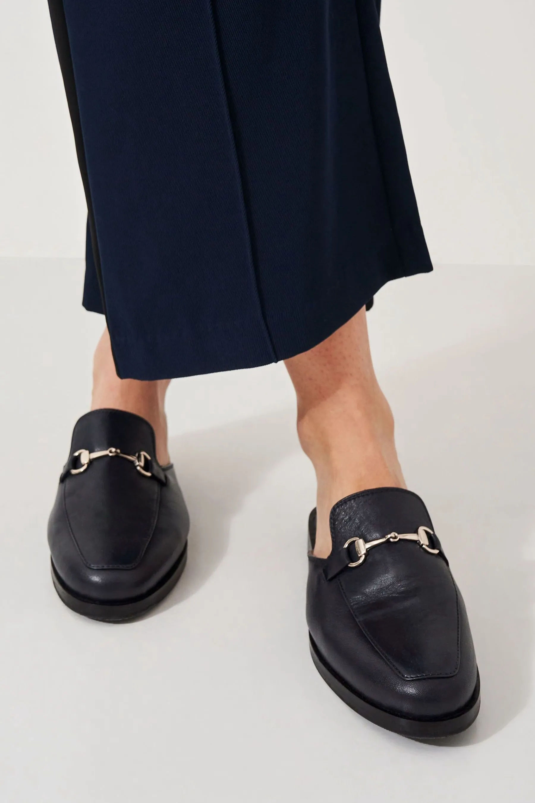 Crew Clothing - Mocassini in pelle aperti sul retro
