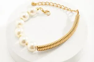 Elegante braccialetto con perle artificiali, colore oro