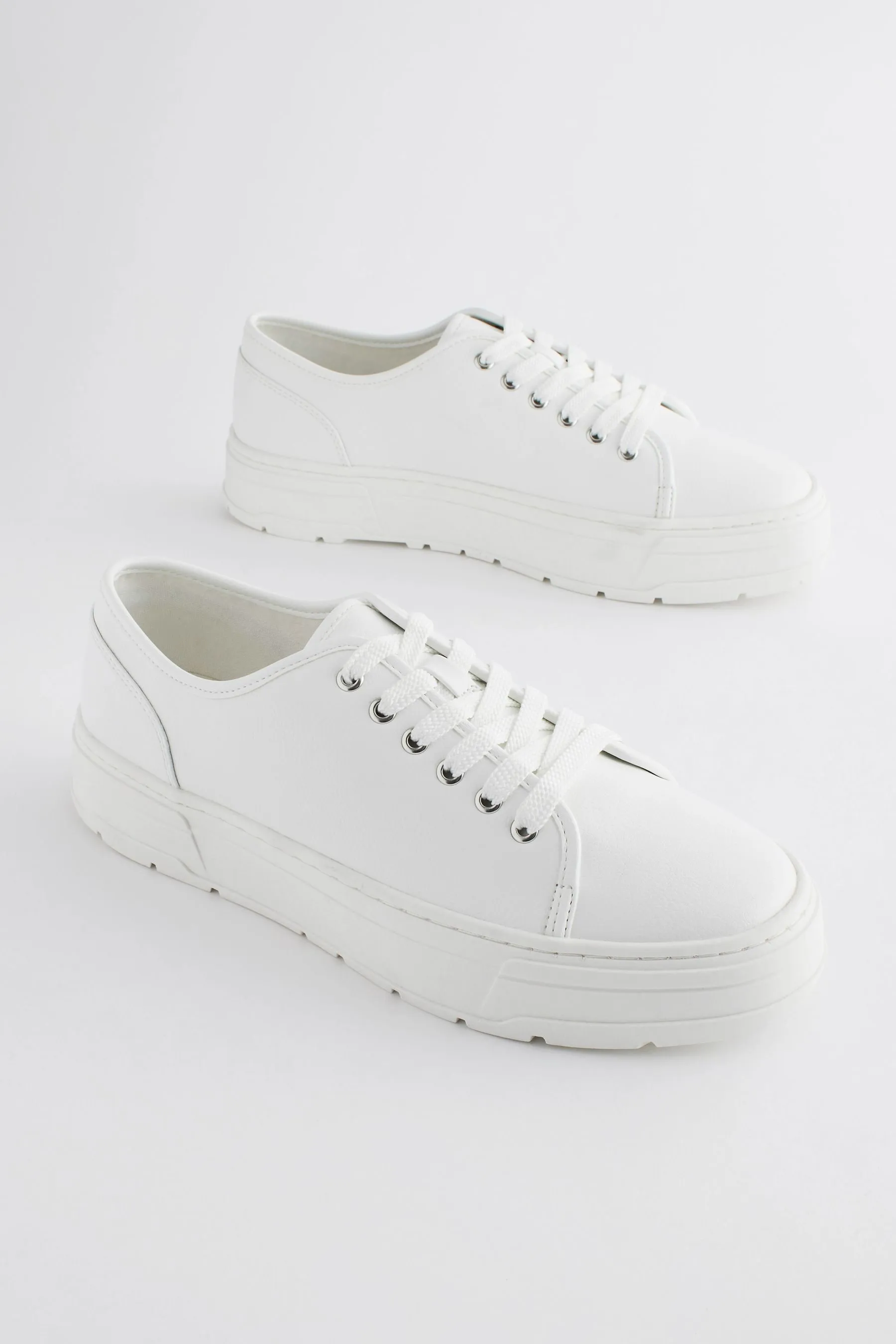 Forever Comfort® Scarpe da ginnastica grosse con suola con tacchetti in vernice    