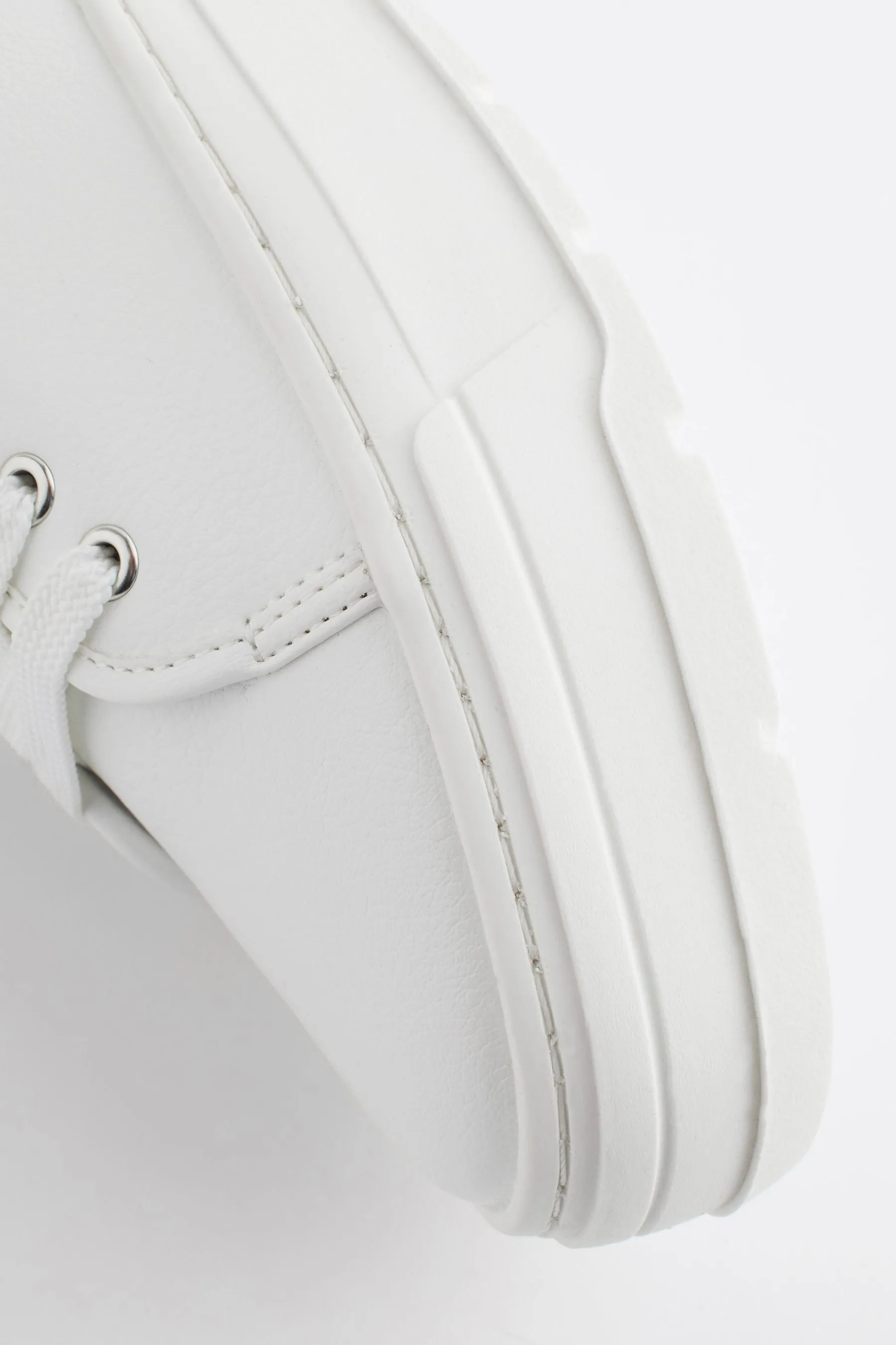 Forever Comfort® Scarpe da ginnastica grosse con suola con tacchetti in vernice    