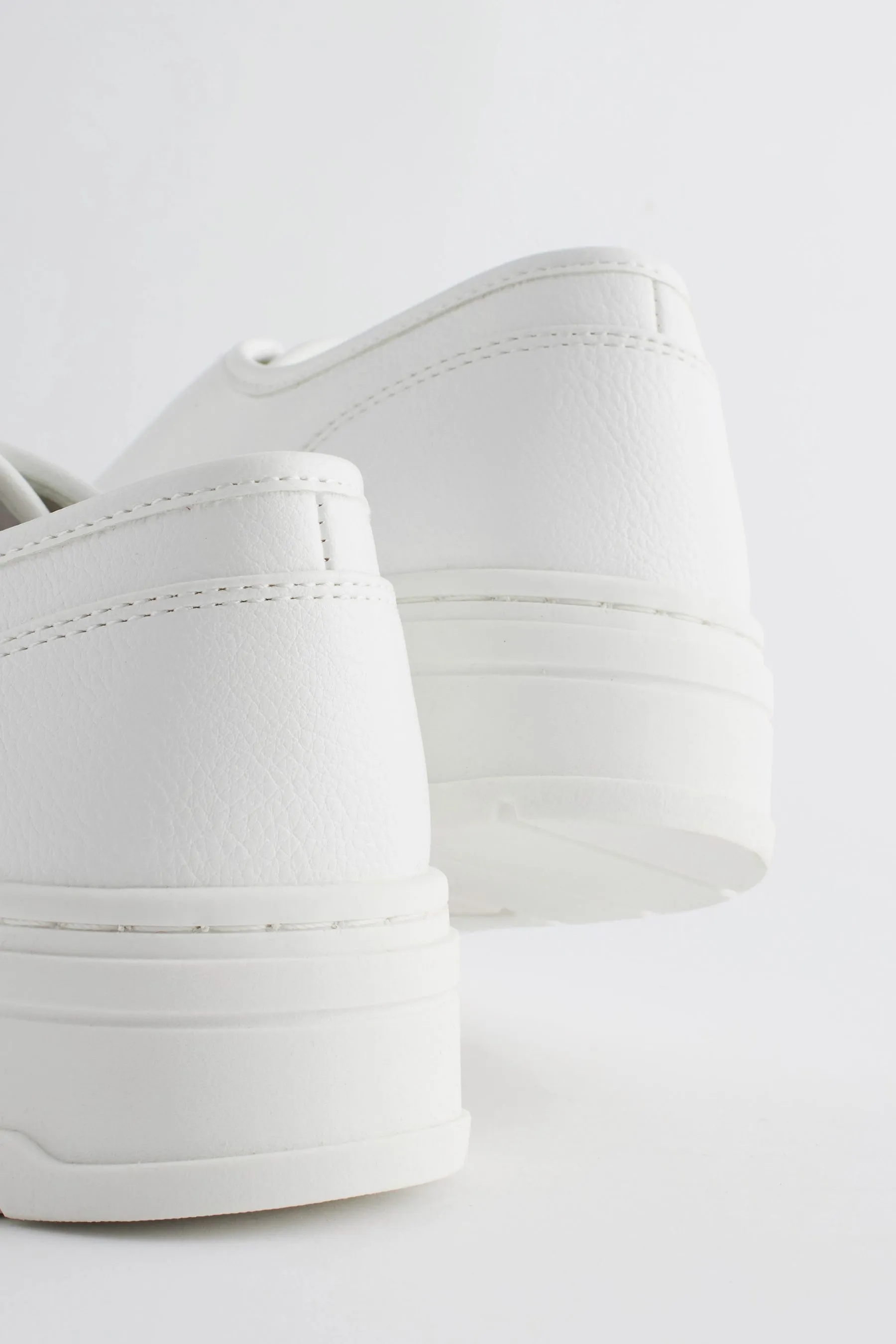 Forever Comfort® Scarpe da ginnastica grosse con suola con tacchetti in vernice    