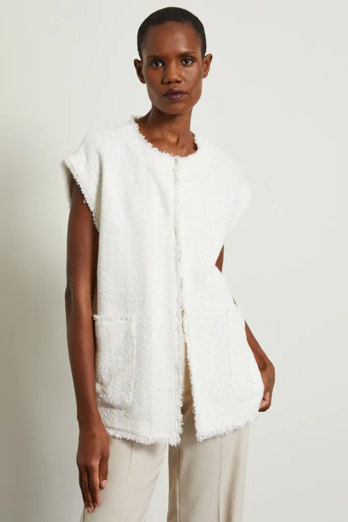 Gilet con bordi sfrangiati
