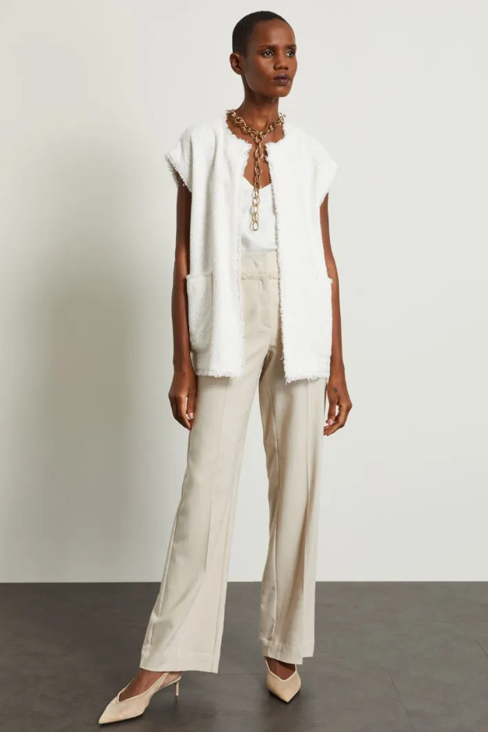 Gilet con bordi sfrangiati