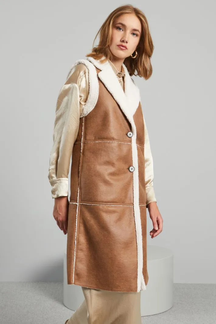 Gilet lungo con bottoni