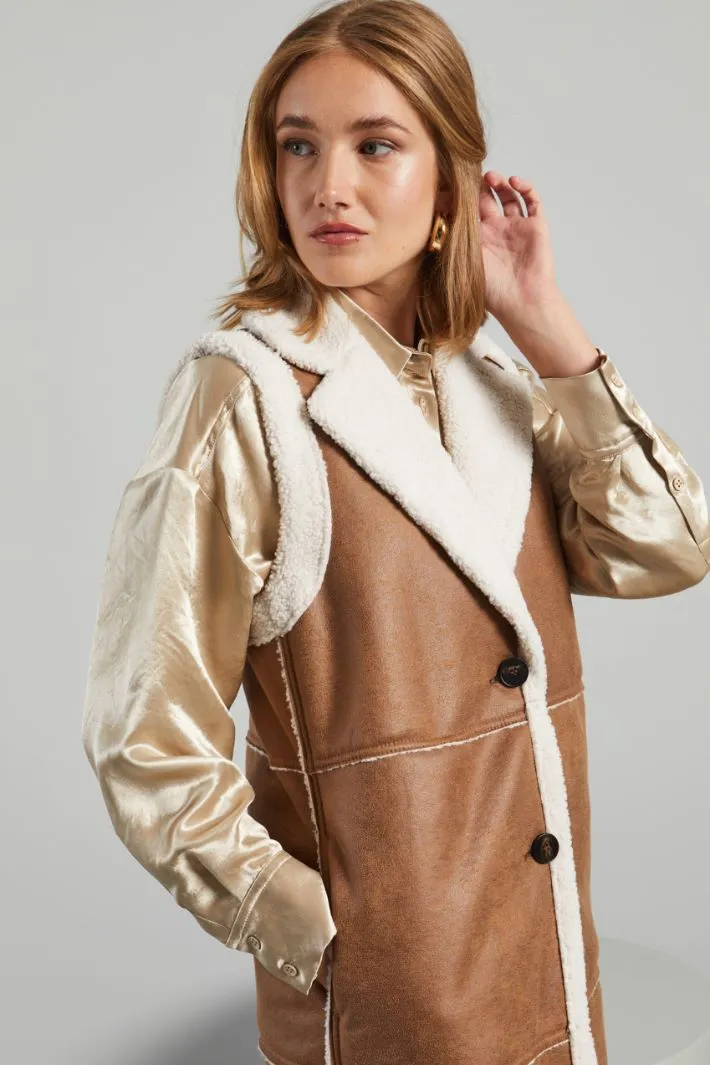 Gilet lungo con bottoni