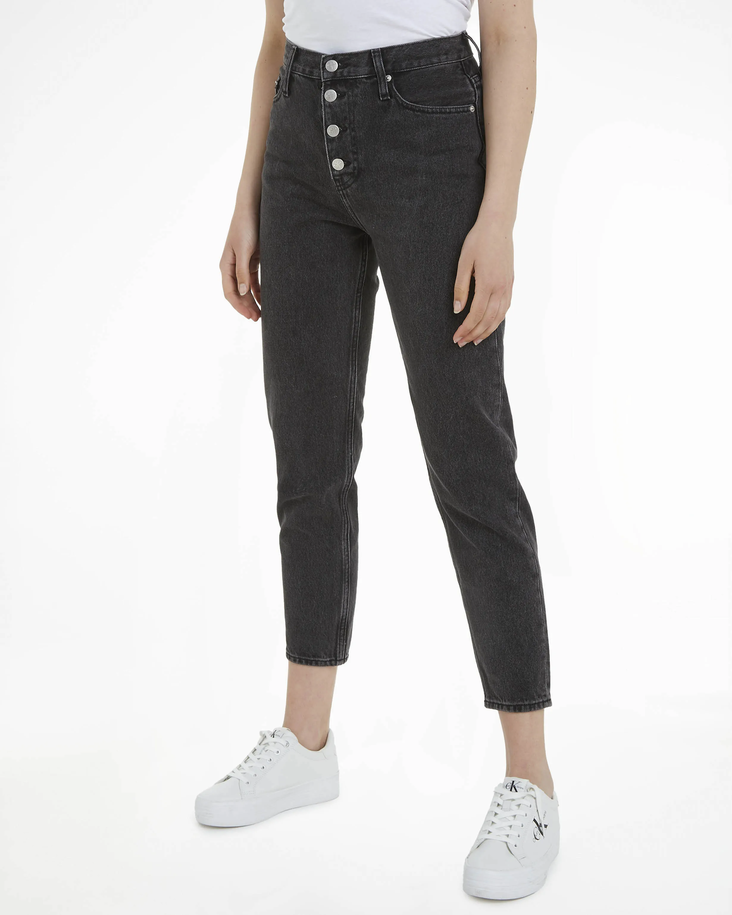 Jeans neri cropped mom fit in cotone stretch con chiusura a bottoni logati a vista