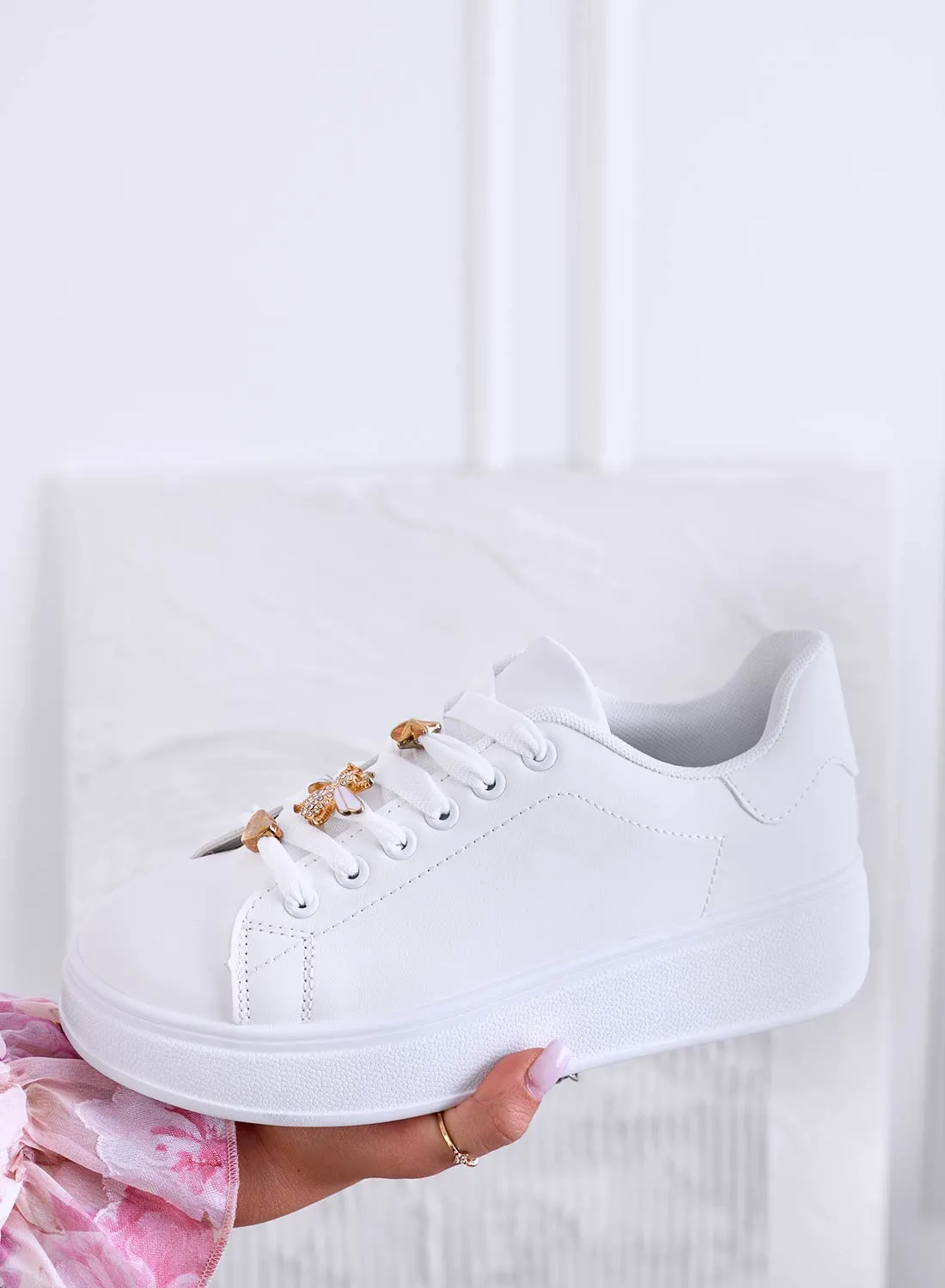 MARISA - Sneakers bianche con ape gioiello