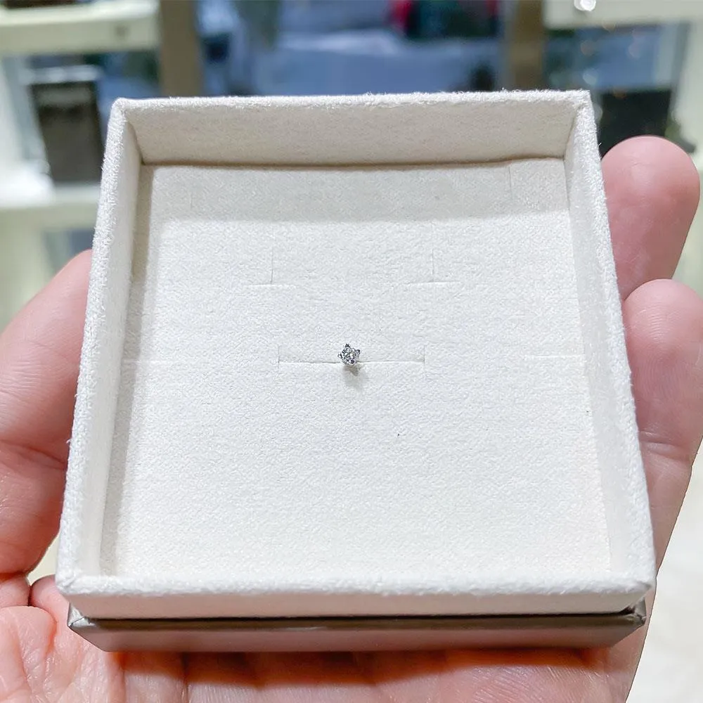 Orecchino singolo quadrato uomo oro bianco diamante ct 0,08