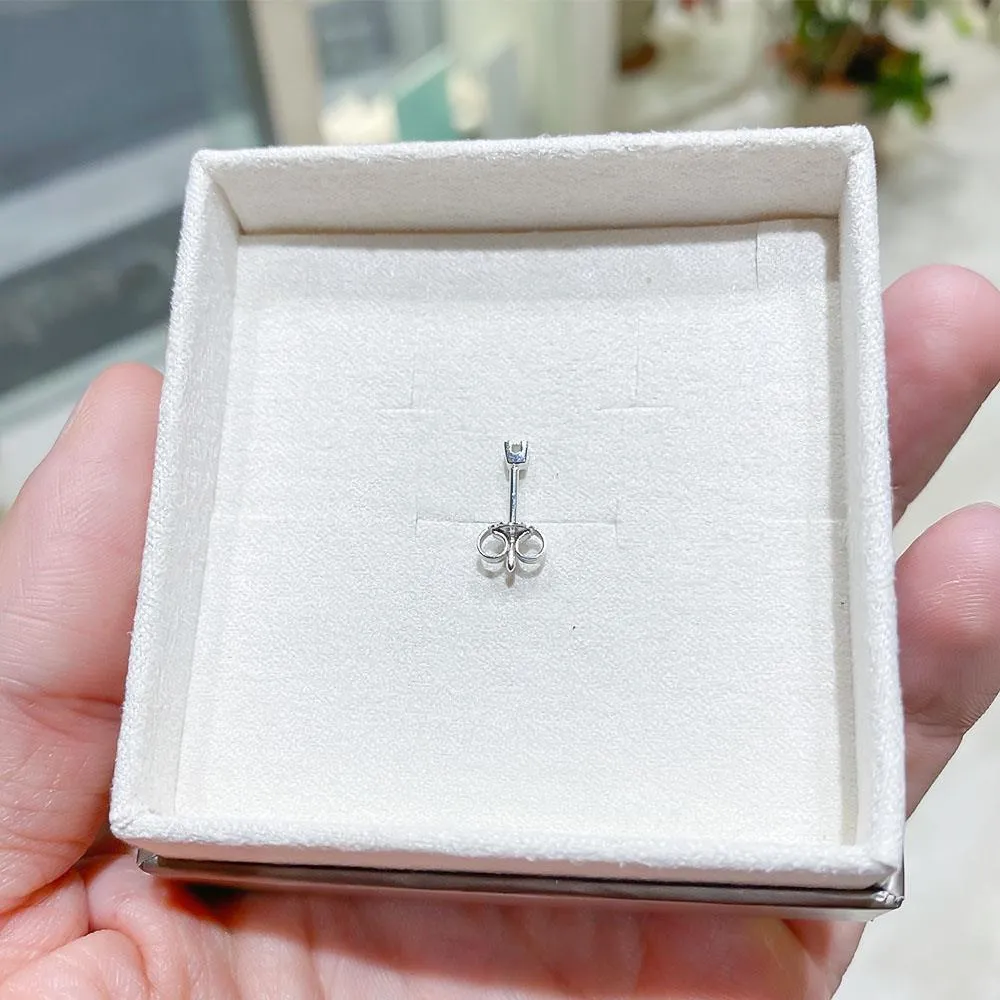 Orecchino singolo quadrato uomo oro bianco diamante ct 0,08