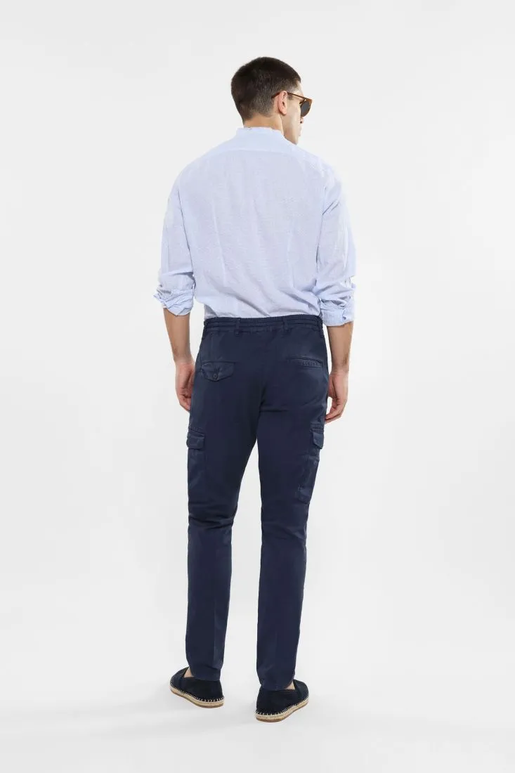 Pantaloni cargo con tasche laterali e piega stirata