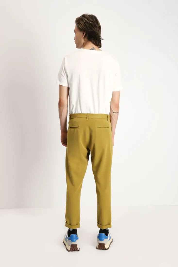 Pantaloni chino con orli risvoltati