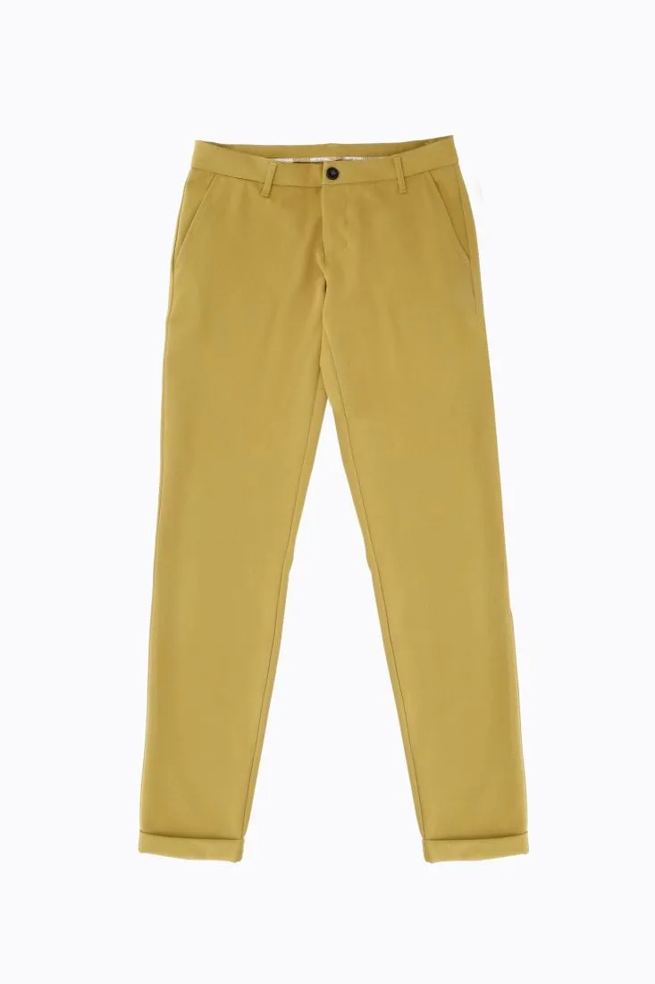 Pantaloni chino con orli risvoltati